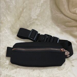 Oak & Reed Fashion Forward Fitness Black Belt Bag/Fanny Pack w/Rose Gold Zipper
